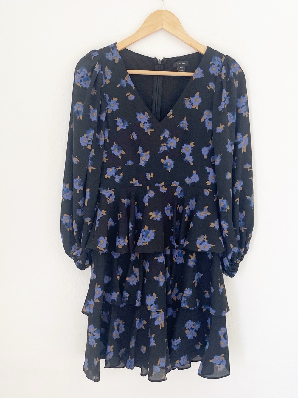 Halogen black floral mini dress detailed with playful tiered ruffles size XXS